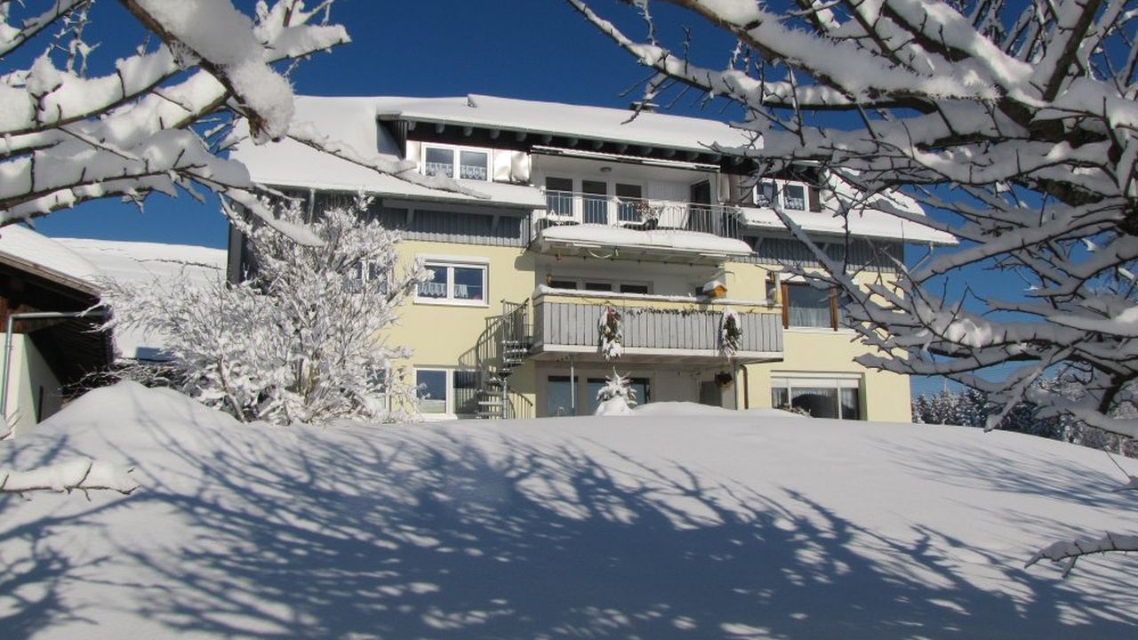 Hausansicht im Winter Hausansicht im Winter